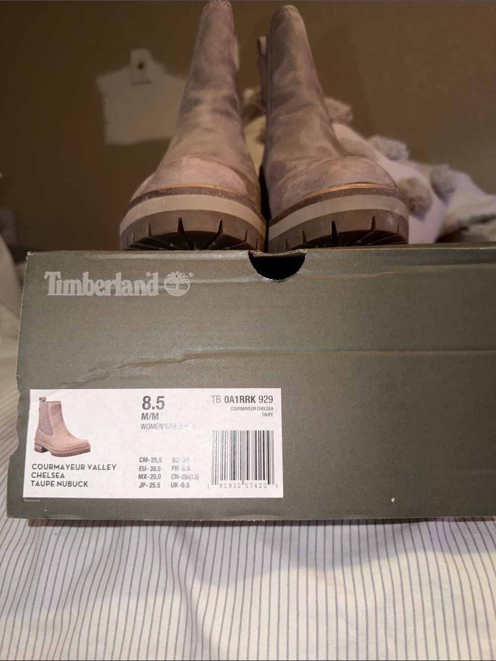 Timberland Courmayeur Valley Chelsea Boots in Taupe Nubuck